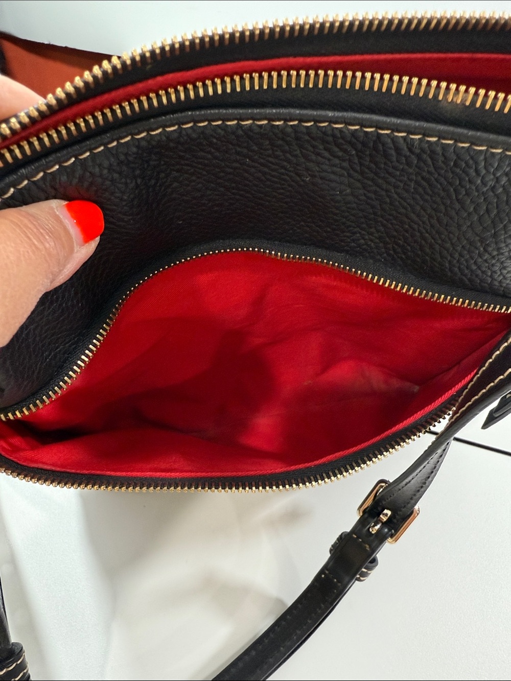 Dooney and Bourke black leather purse Crossbody bag with textured leather EUC - Picture 6 of 7